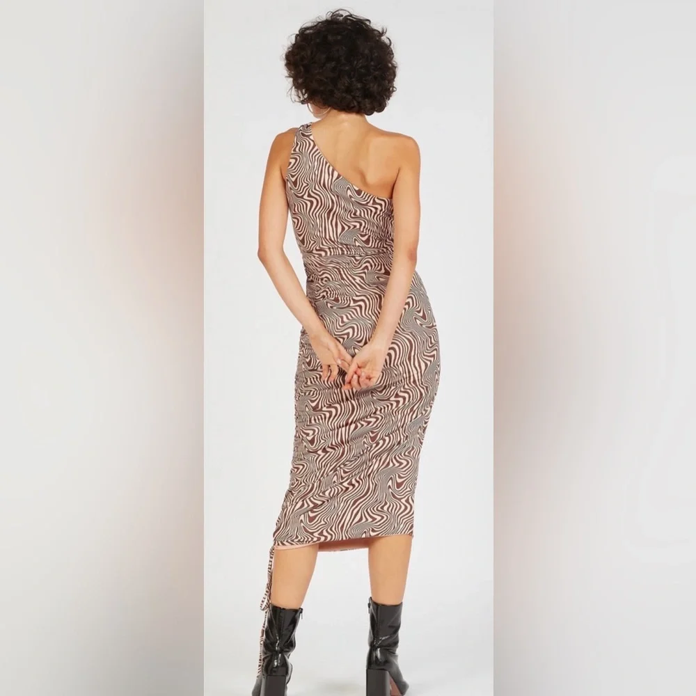 2Xtremz Printed Midi One
Shoulder Bodycon Dress - Picture 4 of 4